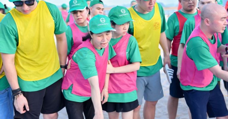 Nhiều người tham gia Team Building