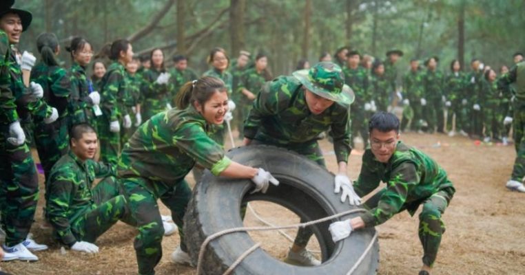 Tham gia team building quân đội