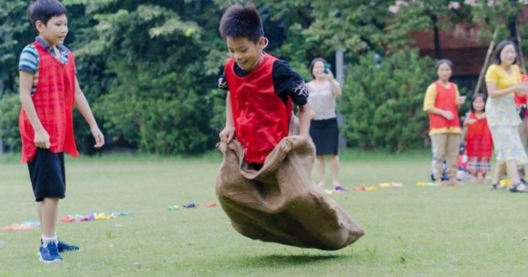 Trò chơi mang lại sự vui nhộn và rèn luyện thể lực.