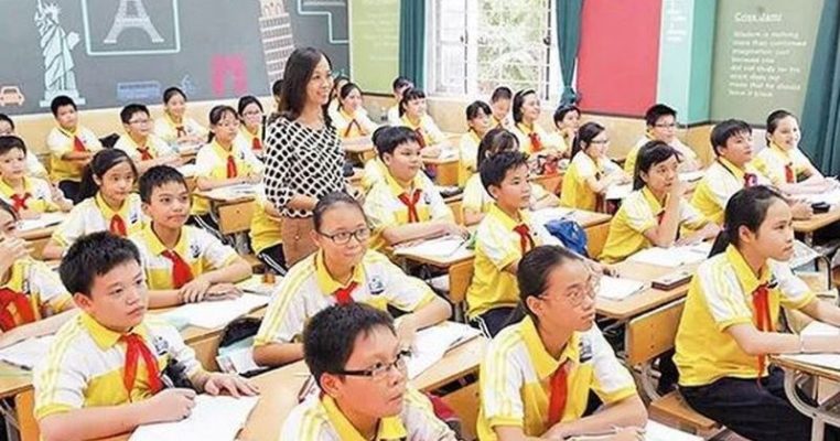 Học sinh tham gia trò chơi vui nhộn