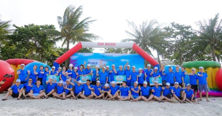 Team Building bãi biển là một trong những hình thức tổ chức phổ biến nhờ không gian rộng rãi
