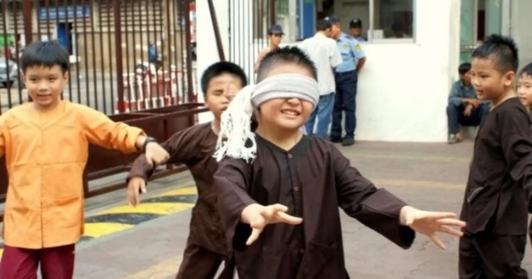 Trò chơi giúp trẻ phát triển thính giác, sự nhanh nhẹn và tạo không khí vui vẻ.