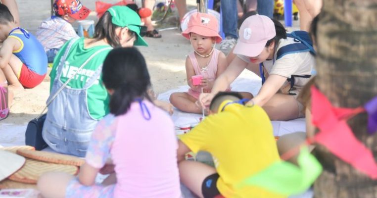 Trò chơi này giúp trẻ nhận biết màu sắc, phản xạ nhanh và tăng khả năng quan sát.