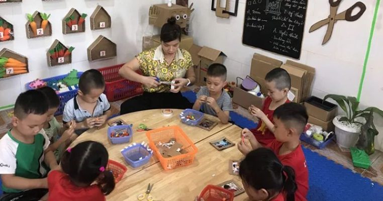 Trò chơi team building trong nhà này giúp phát triển sáng tạo.