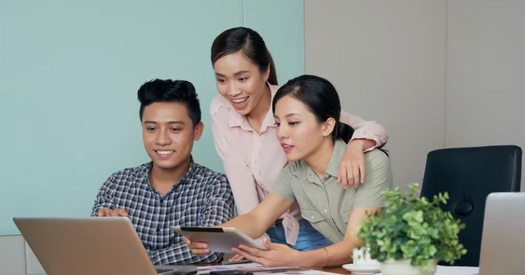 Kể chuyện tiếp sức