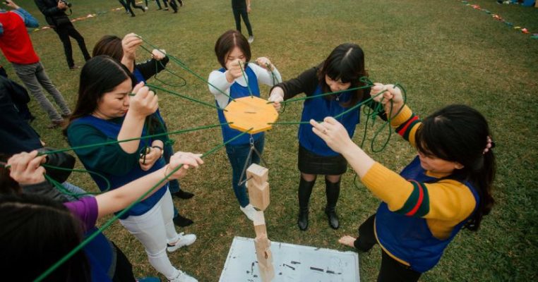 Trò chơi giúp phát triển tư duy sáng tạo và kỹ năng làm việc nhóm.